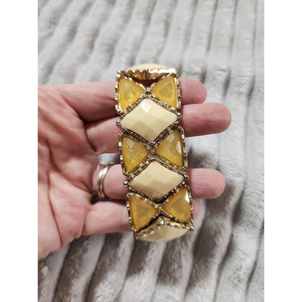 Vintage yellow and gold tone chunky stretch bracelet b34